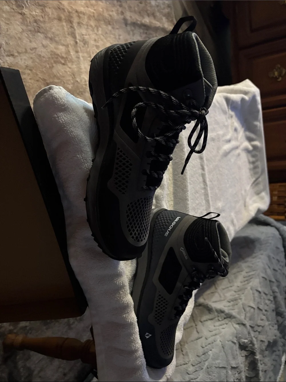 Vasque 7376 Breeze LT GTX Hiking Boot in Gargoyle/Jet Black